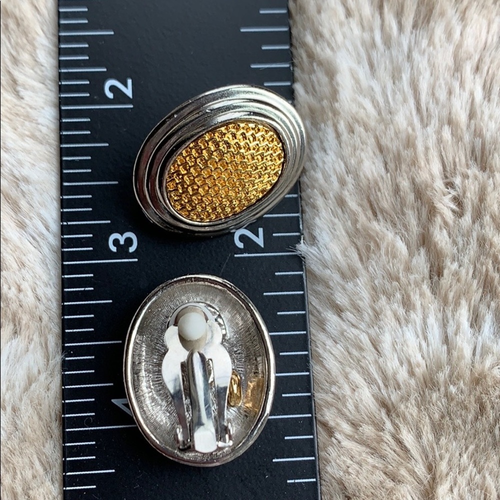 Clíp On Earrings Pre Owned Silver Tone - Picture 2 of 3